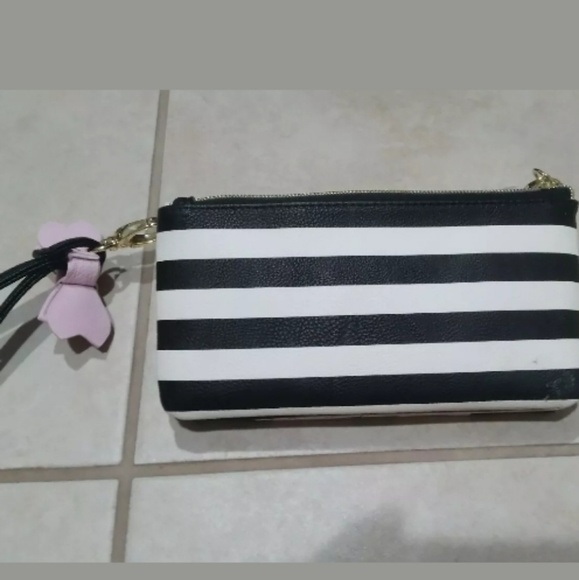 **SOLD**Betsey Johnson wallet - Picture 6 of 6
